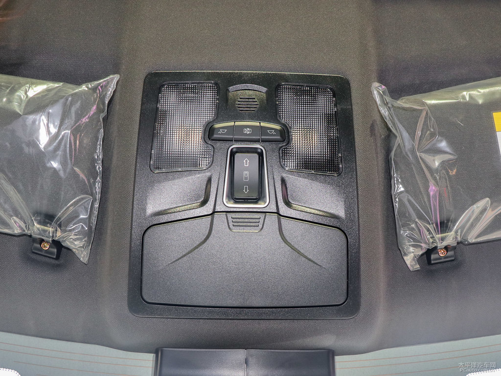 昆侖白陸風X7車廂內(nèi)飾圖片