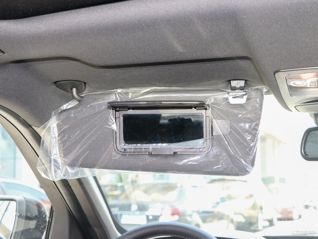 昆侖白陸風(fēng)X7車廂內(nèi)飾圖片