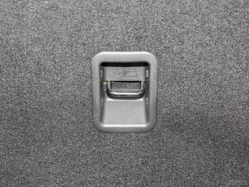 昆侖白陸風(fēng)X7后備廂空間圖片