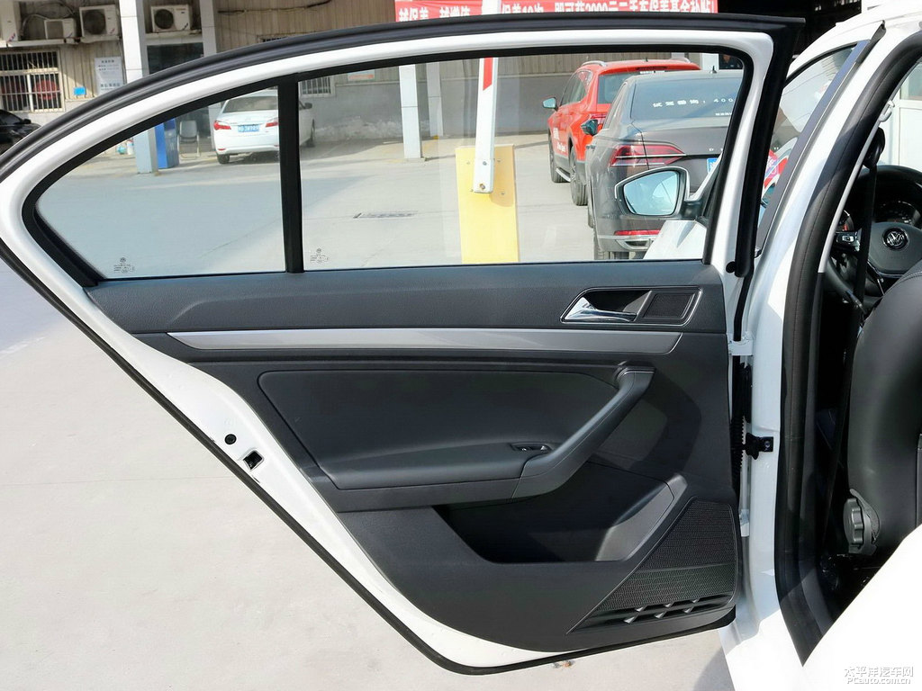 雅致白朗逸車廂內(nèi)飾圖片