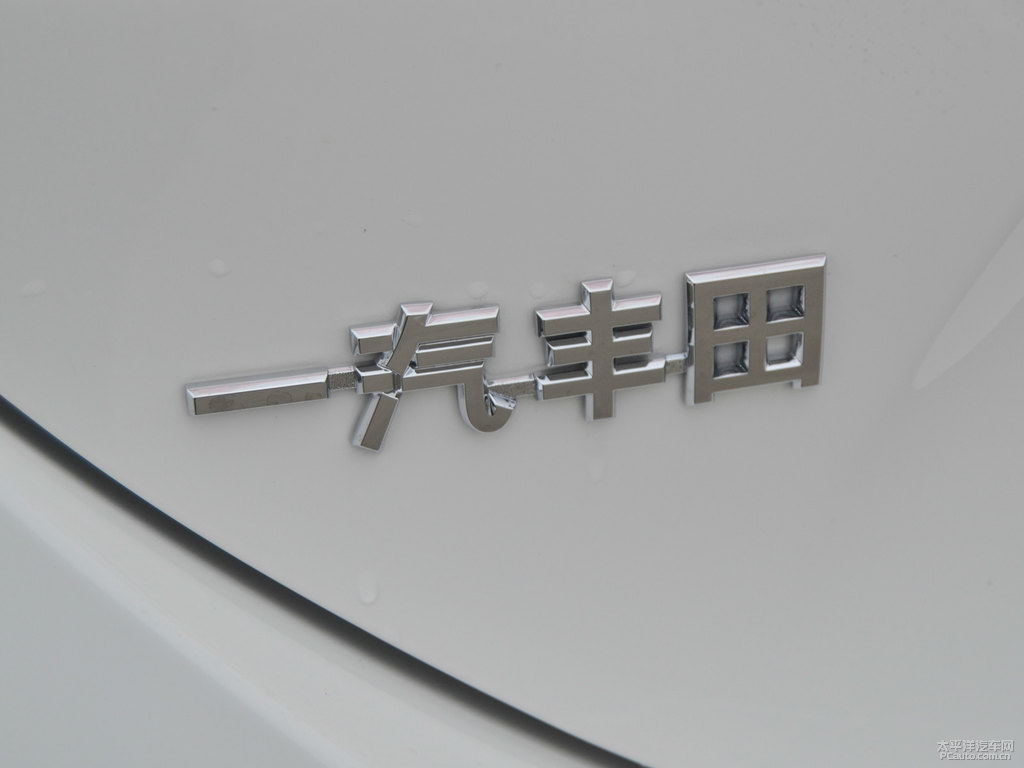 超級白色卡羅拉車尾外觀圖片