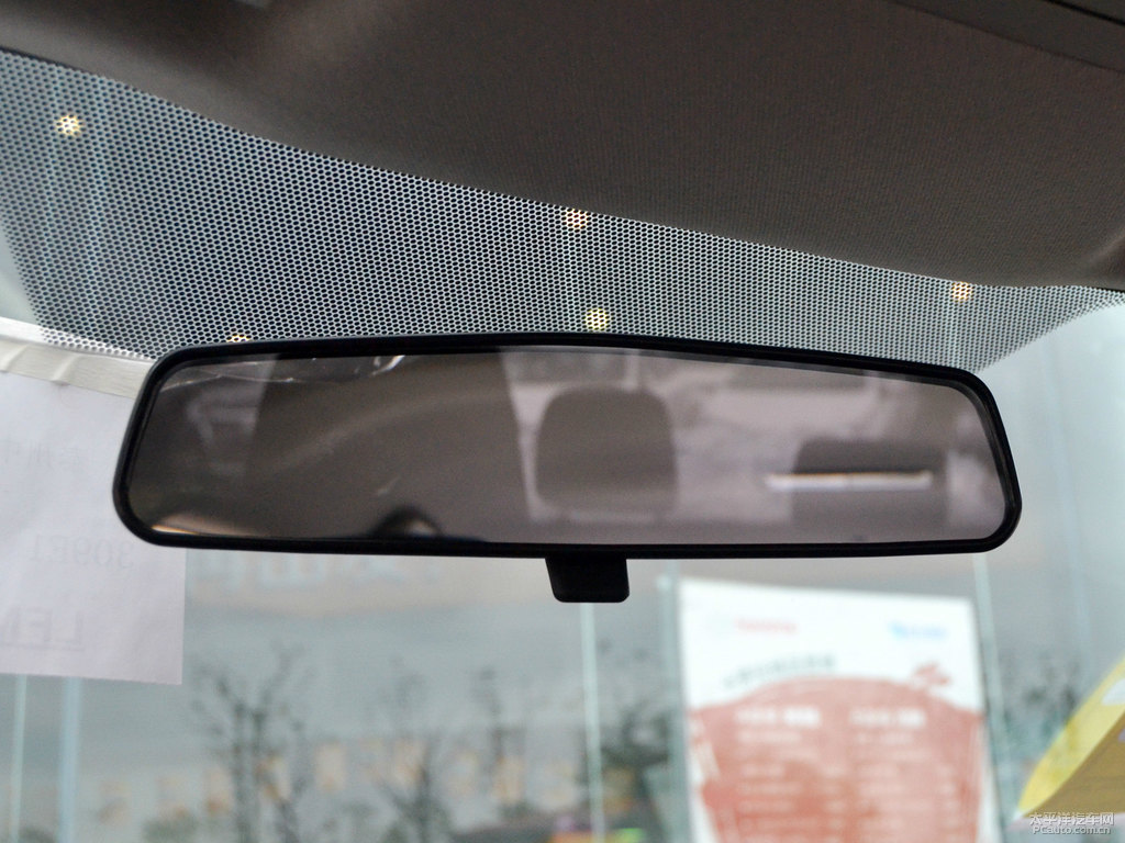 超級白色卡羅拉車廂內(nèi)飾圖片
