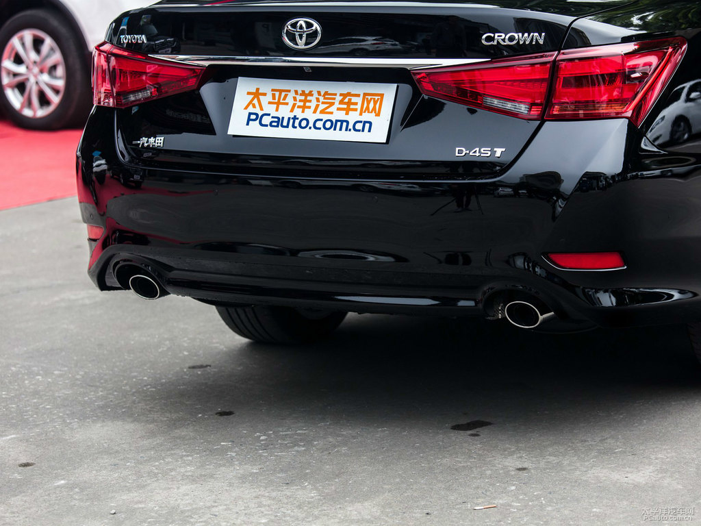 黑色皇冠車尾外觀圖片
