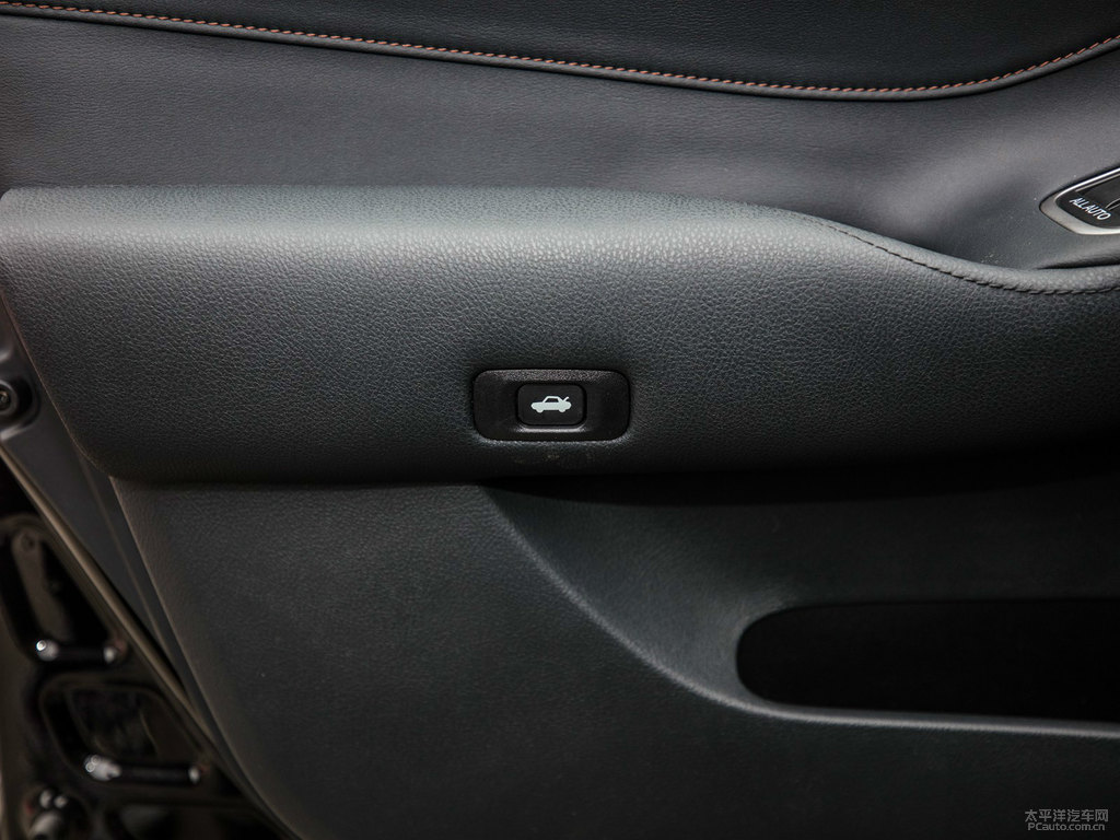 黑色皇冠車廂內(nèi)飾圖片