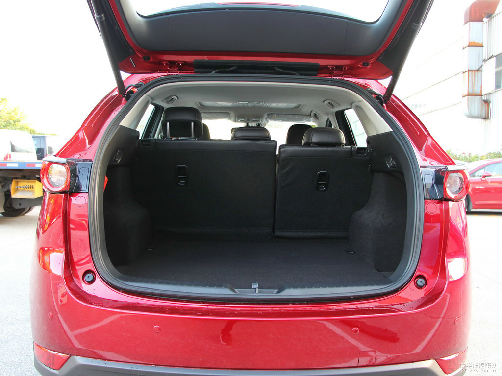 魂動紅馬自達(dá)CX-5后備廂空間圖片