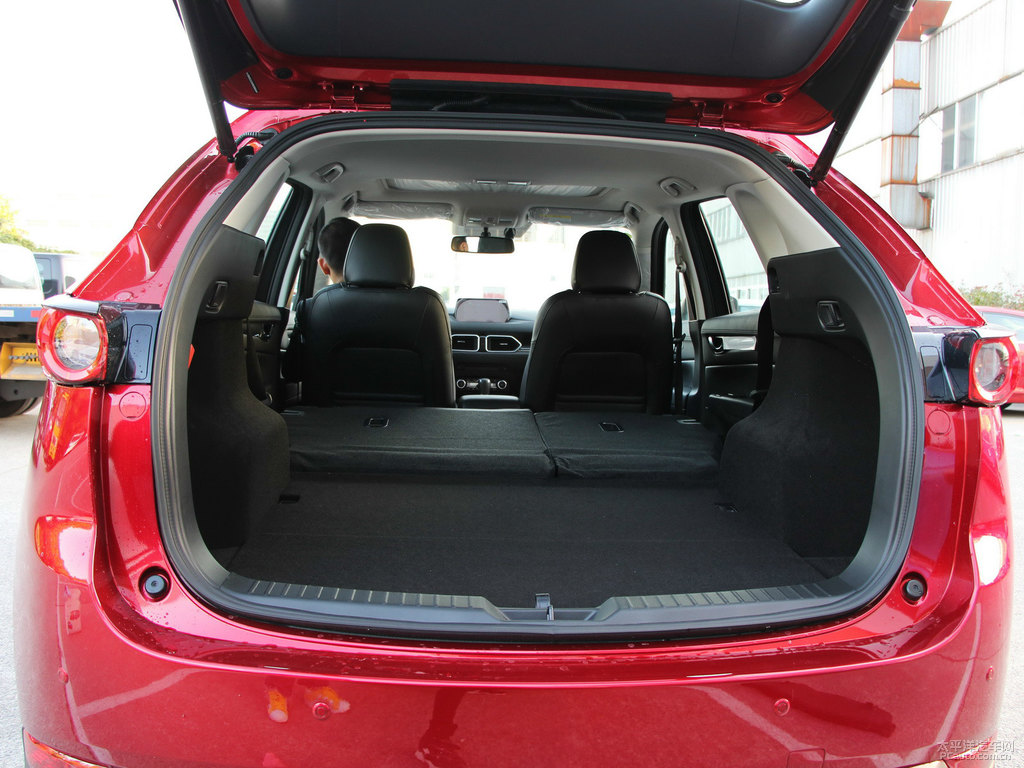 魂動(dòng)紅馬自達(dá)CX-5后備廂空間圖片