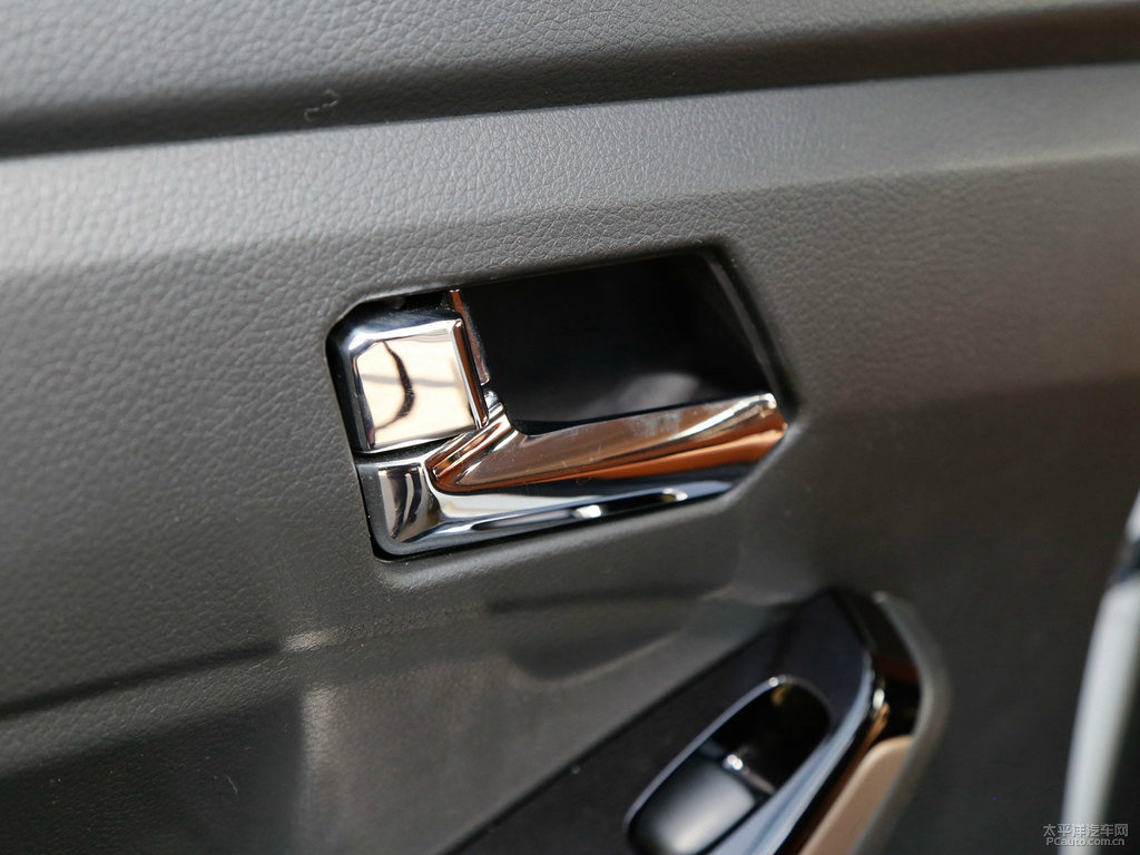 珠光白啟辰T70車廂內(nèi)飾圖片