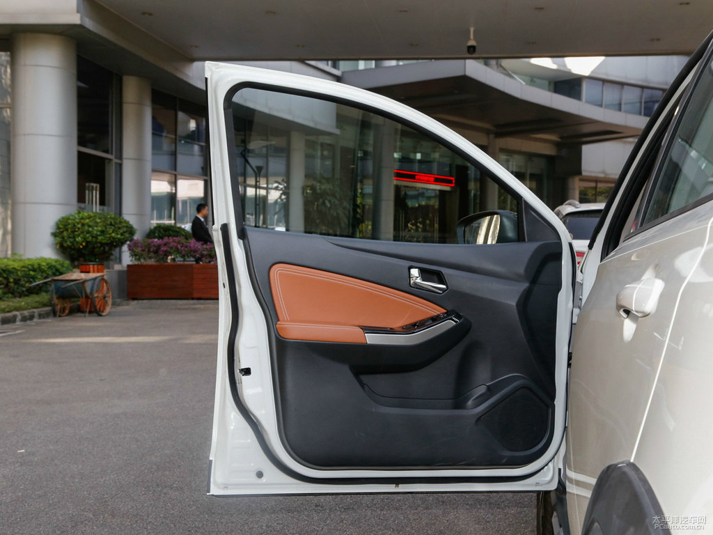 珠光白啟辰T70車廂內(nèi)飾圖片