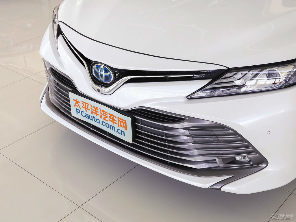 鉑金珍珠白凱美瑞車頭外觀圖片