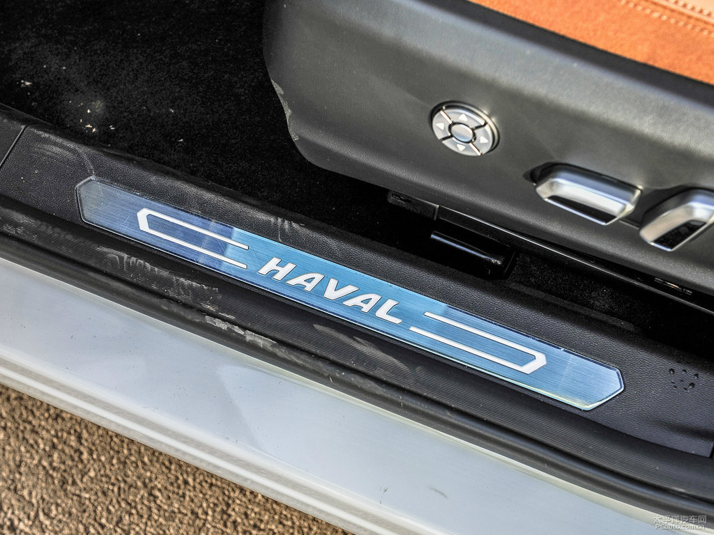 漢密爾頓白哈弗H6車廂內(nèi)飾圖片