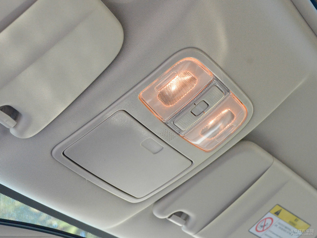 典雅白風(fēng)光580車廂內(nèi)飾圖片