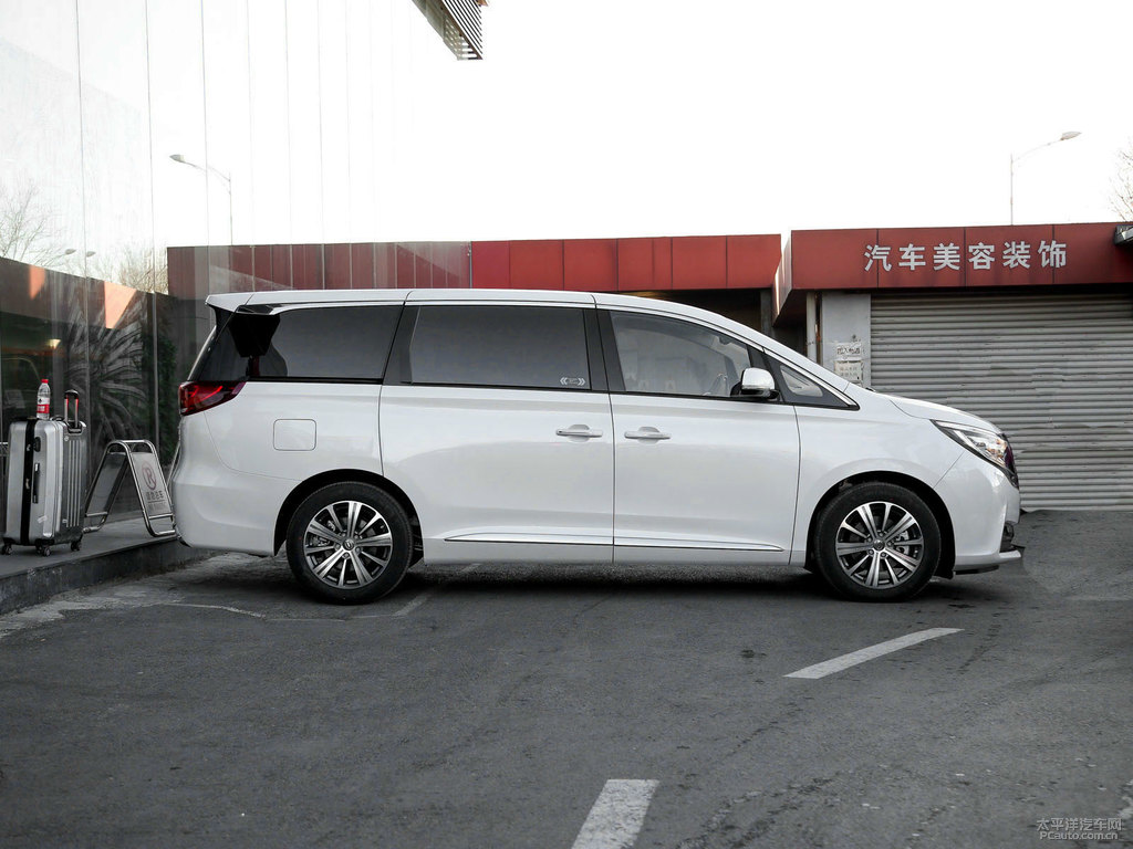 珍珠白傳祺M8整車(chē)外觀外觀圖片