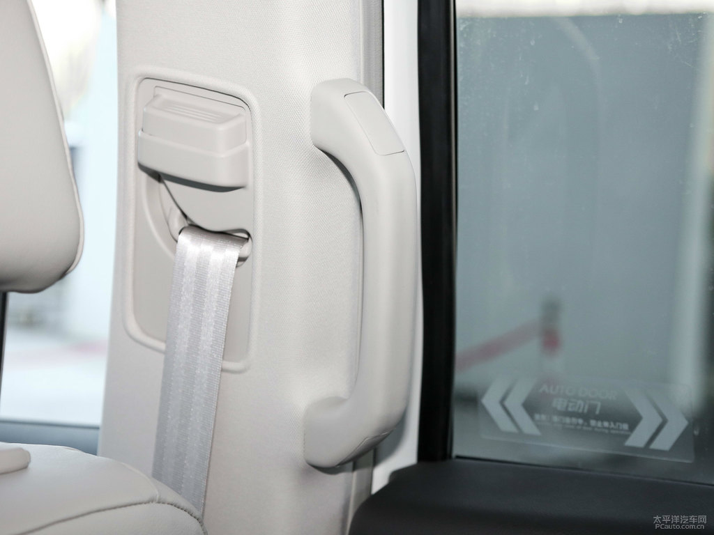 珍珠白傳祺M8車廂內(nèi)飾圖片