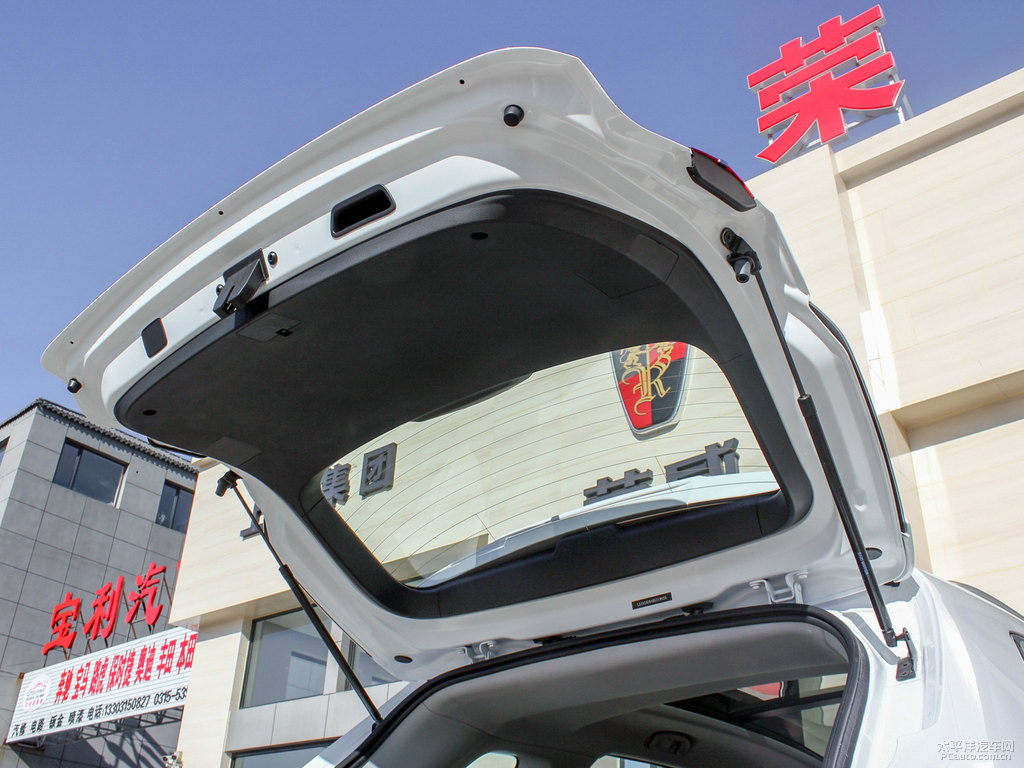 典雅白榮威RX5后備廂空間圖片
