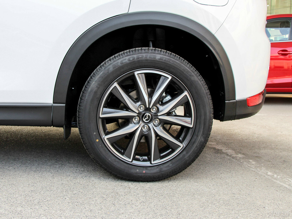 珠光白馬自達(dá)CX-5車身外觀圖片