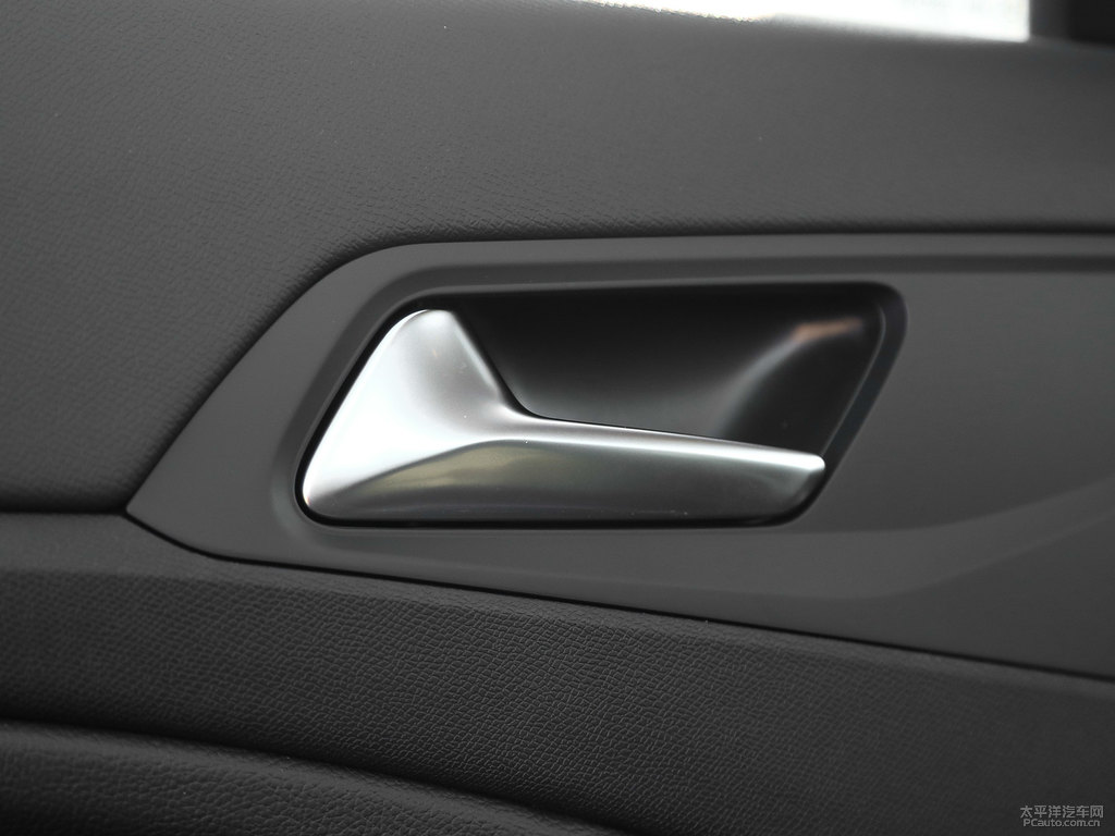 碳晶黑標(biāo)致408車廂內(nèi)飾圖片