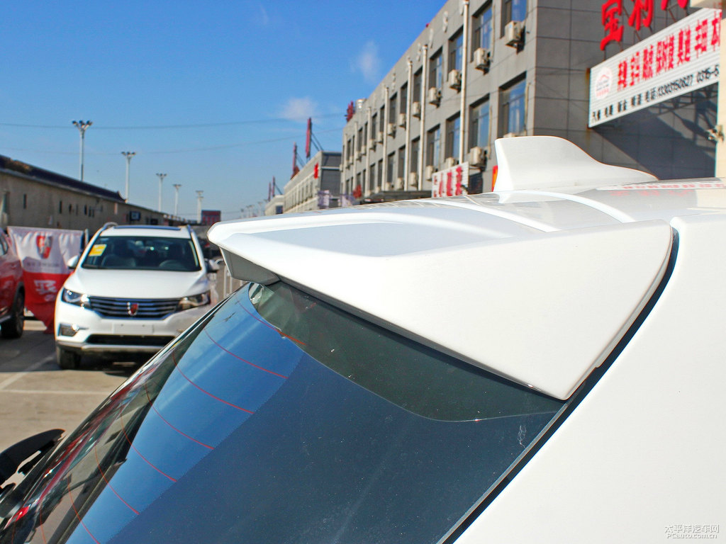 典雅白榮威RX5車(chē)尾外觀圖片
