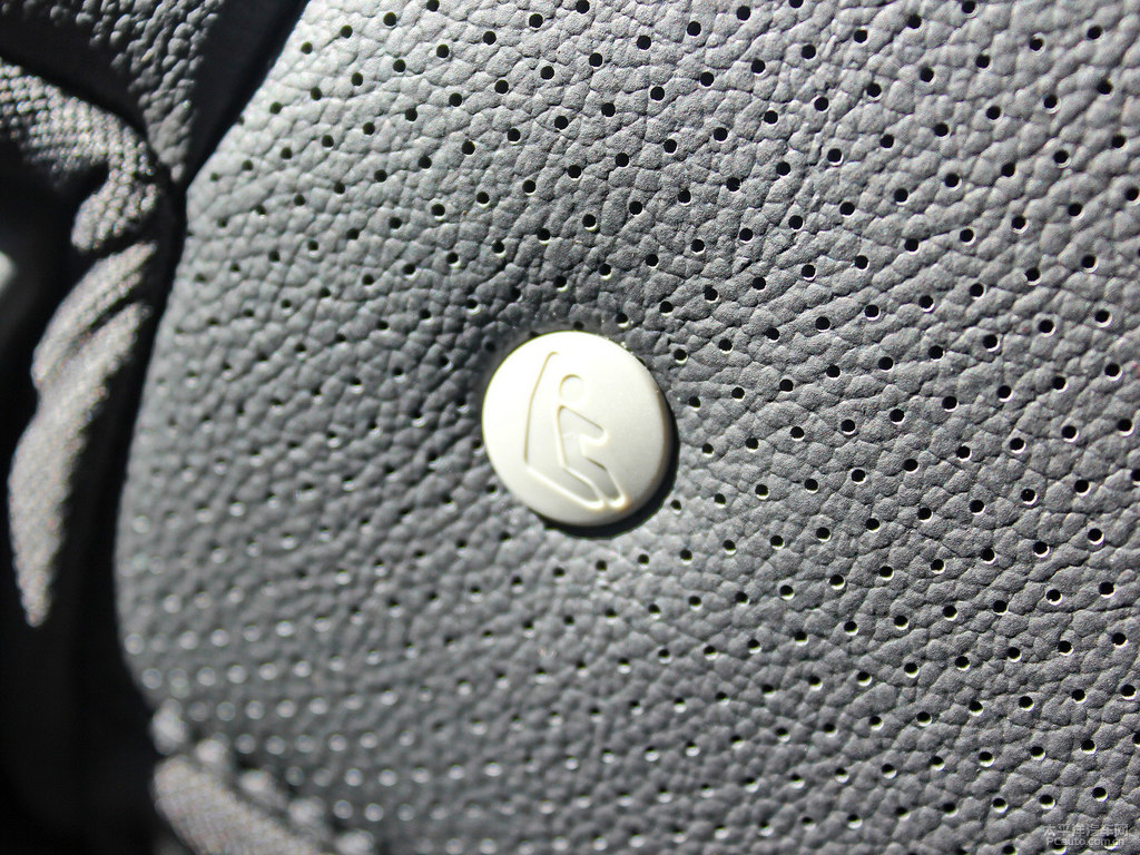 典雅白榮威RX5座椅內(nèi)飾圖片