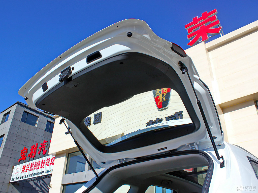 典雅白榮威RX5后備廂空間圖片
