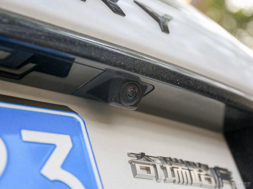 富士白發(fā)現(xiàn)神行車(chē)尾外觀圖片