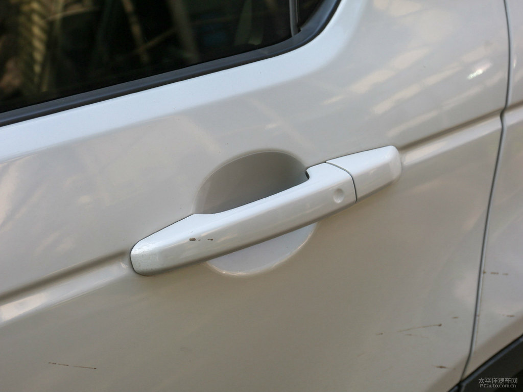 富士白發(fā)現(xiàn)神行車身外觀圖片