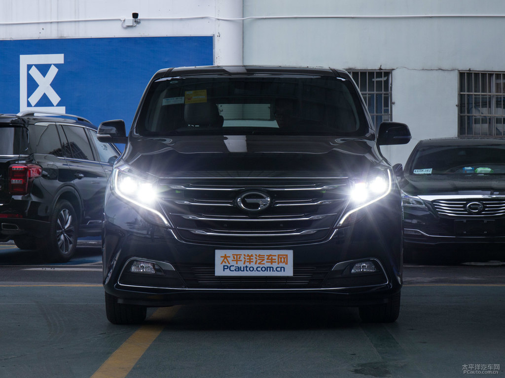 孔雀藍(lán)傳祺M8車頭外觀圖片