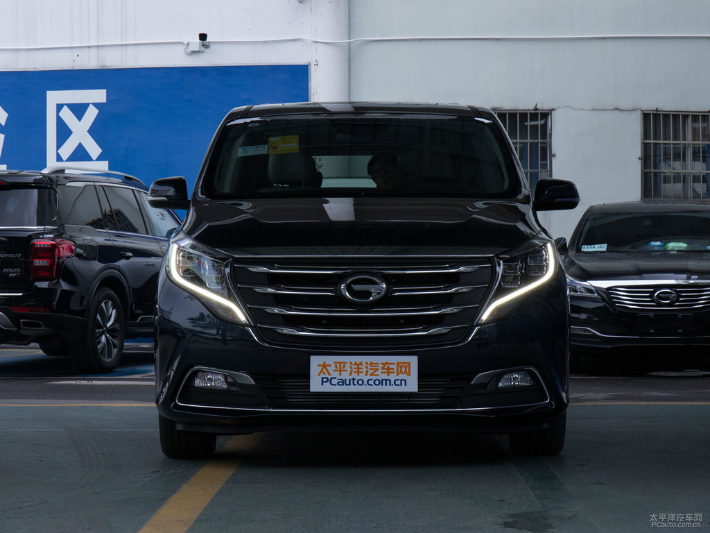 孔雀藍(lán)傳祺M8車頭外觀圖片