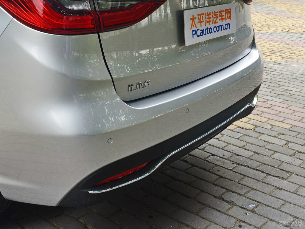 宋MAX車尾外觀圖片