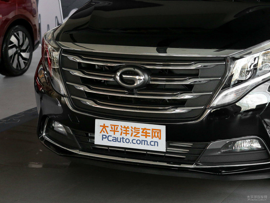 典雅黑傳祺M8車頭外觀圖片