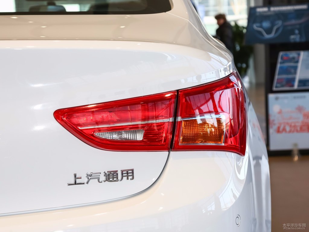 雪域白威朗車尾外觀圖片