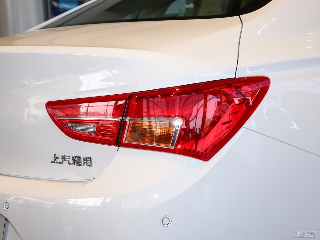 雪域白威朗車尾外觀圖片