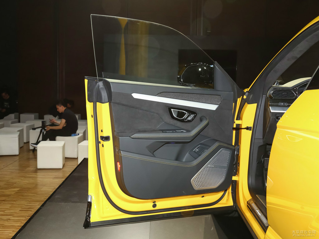 GialloAuge蘭博基尼Urus車廂內(nèi)飾圖片