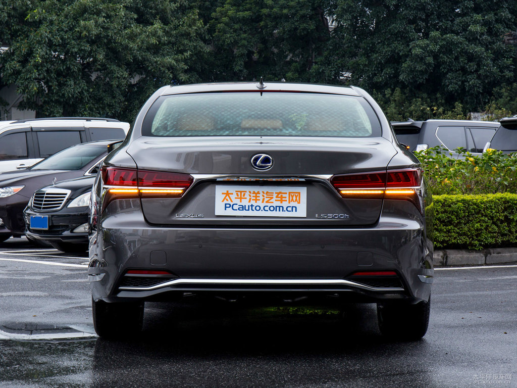 至尊灰雷克薩斯LS車尾外觀圖片