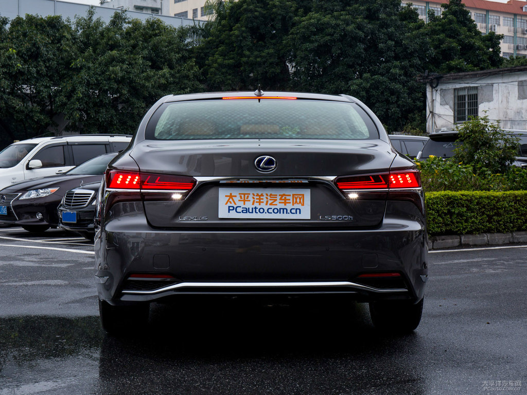 至尊灰雷克薩斯LS車尾外觀圖片