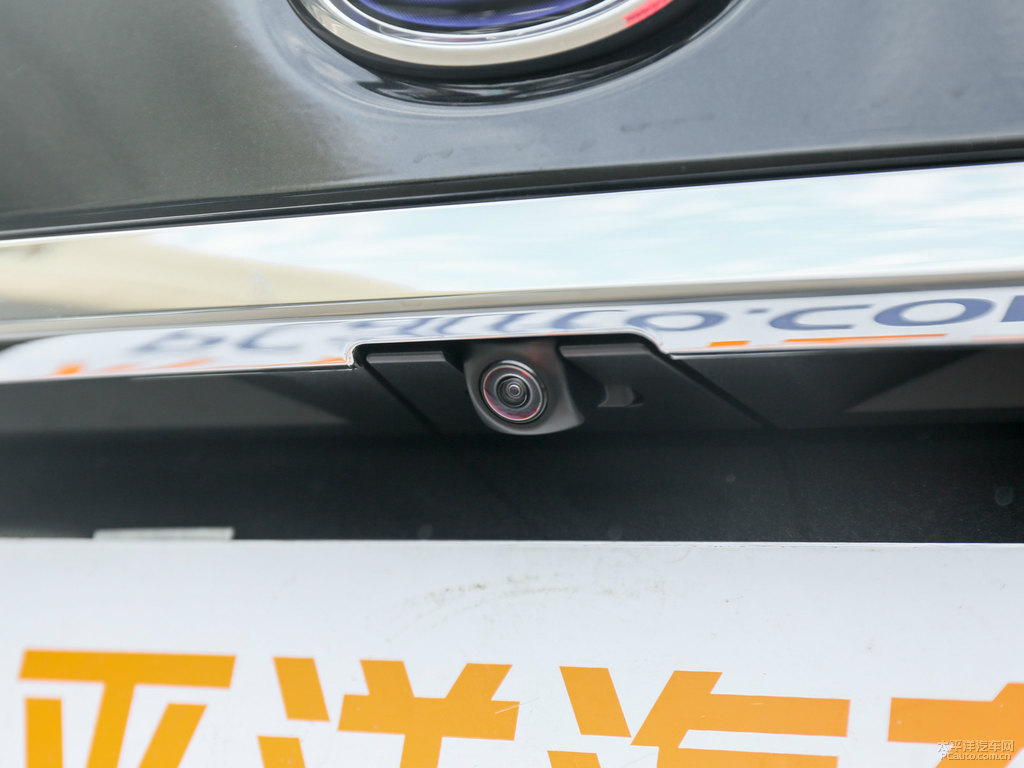 至臻黑雷克薩斯LS車尾外觀圖片