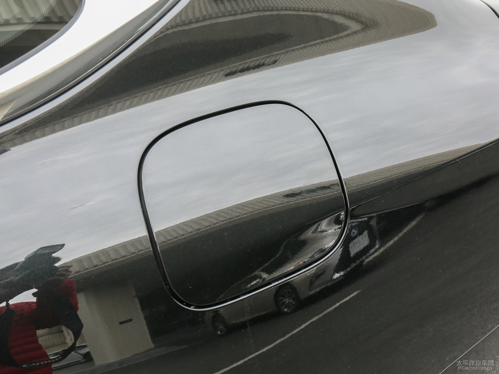 至臻黑雷克薩斯LS車身外觀圖片