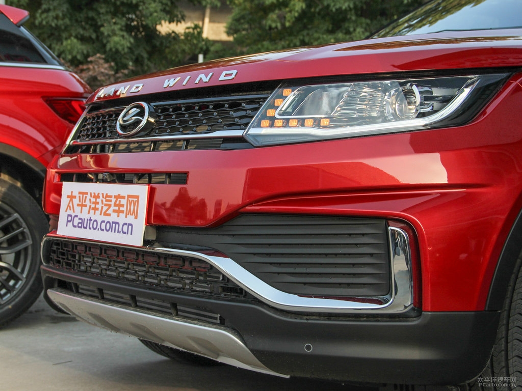 中國紅陸風(fēng)X7車頭外觀圖片