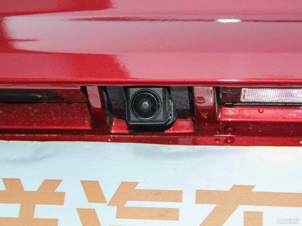 中國(guó)紅陸風(fēng)X7車尾外觀圖片