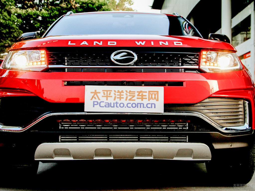 中國(guó)紅陸風(fēng)X7車頭外觀圖片