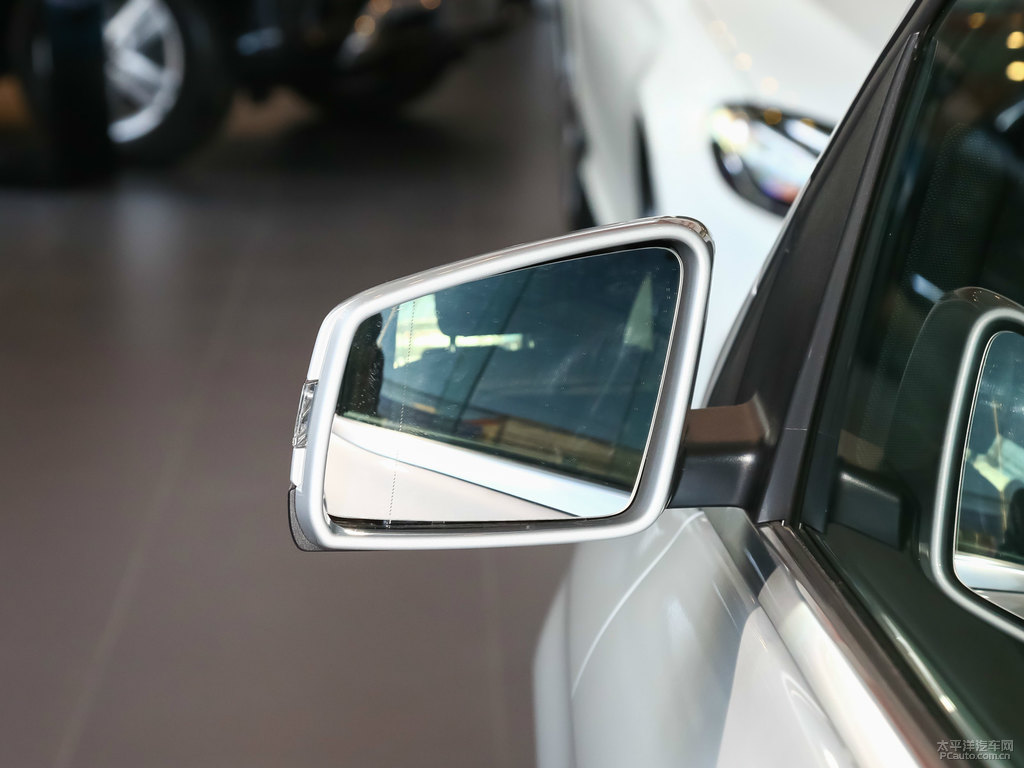 北極銀奔馳B級(jí)車身外觀圖片
