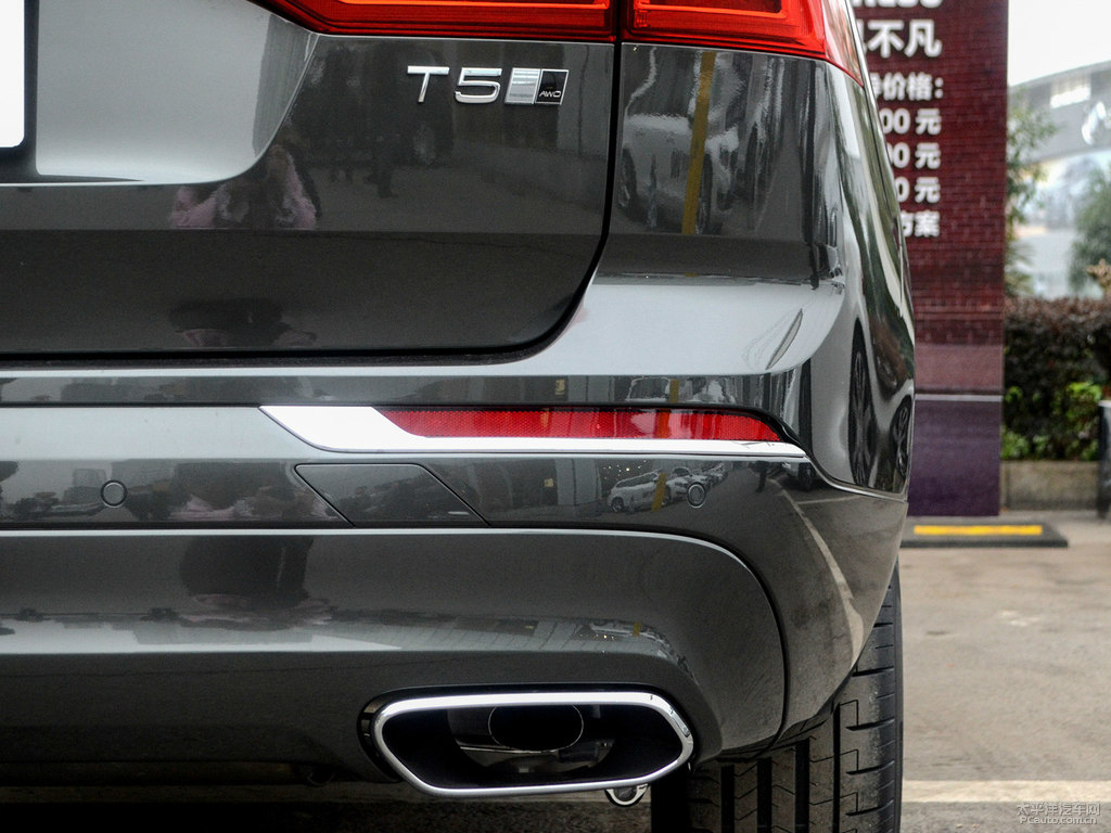 松林灰沃爾沃XC60車尾外觀圖片