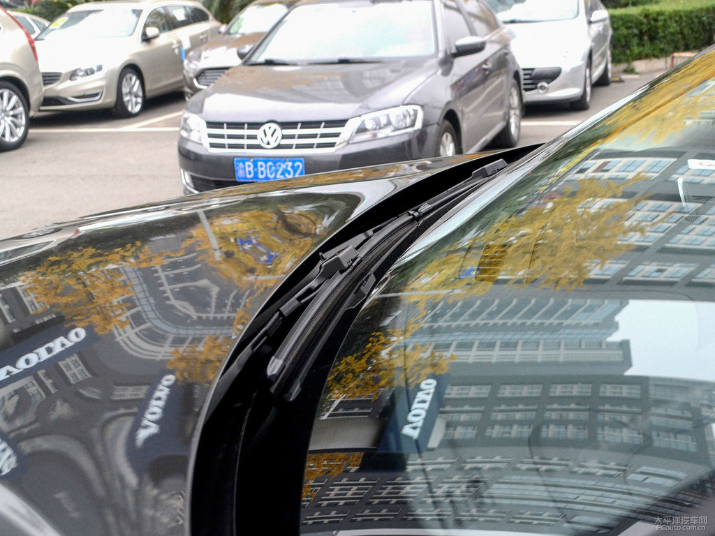 松林灰沃爾沃XC60車身外觀圖片