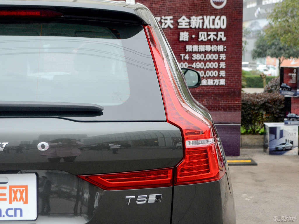松林灰沃爾沃XC60車尾外觀圖片