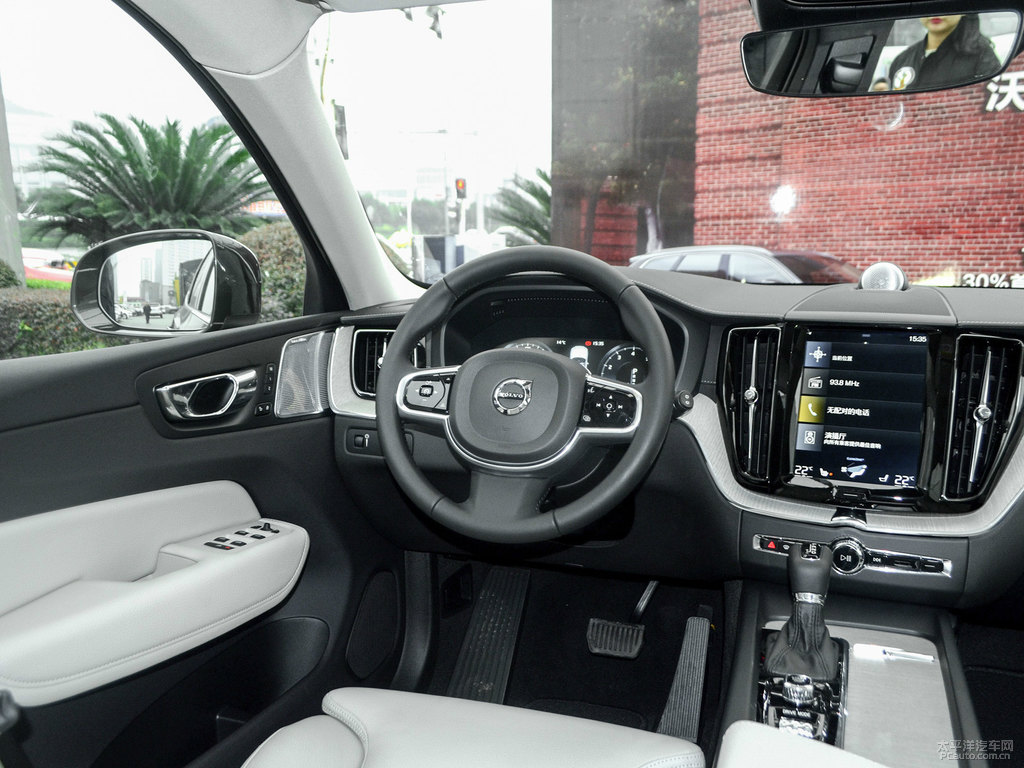 松林灰沃爾沃XC60中控內飾圖片