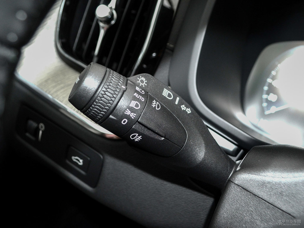 松林灰沃爾沃XC60中控內(nèi)飾圖片