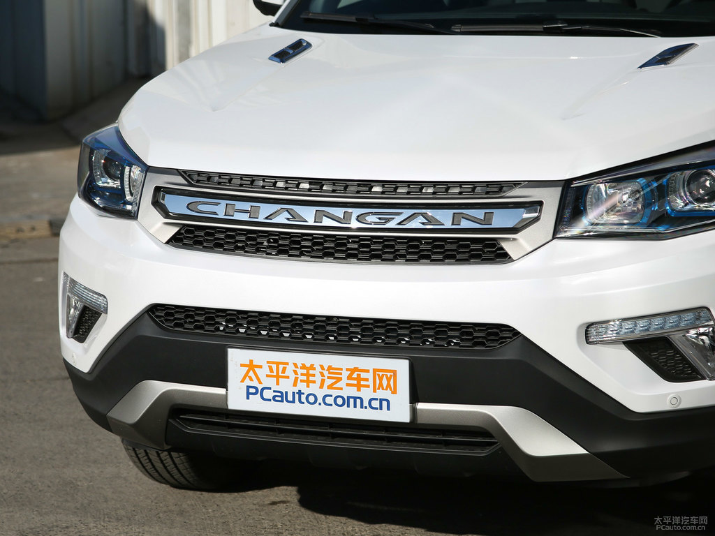 閃光月光白長安CS75車頭外觀圖片
