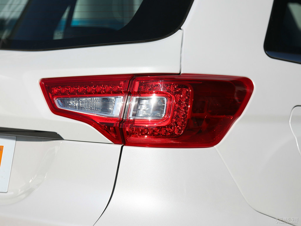 閃光月光白長安CS75車尾外觀圖片