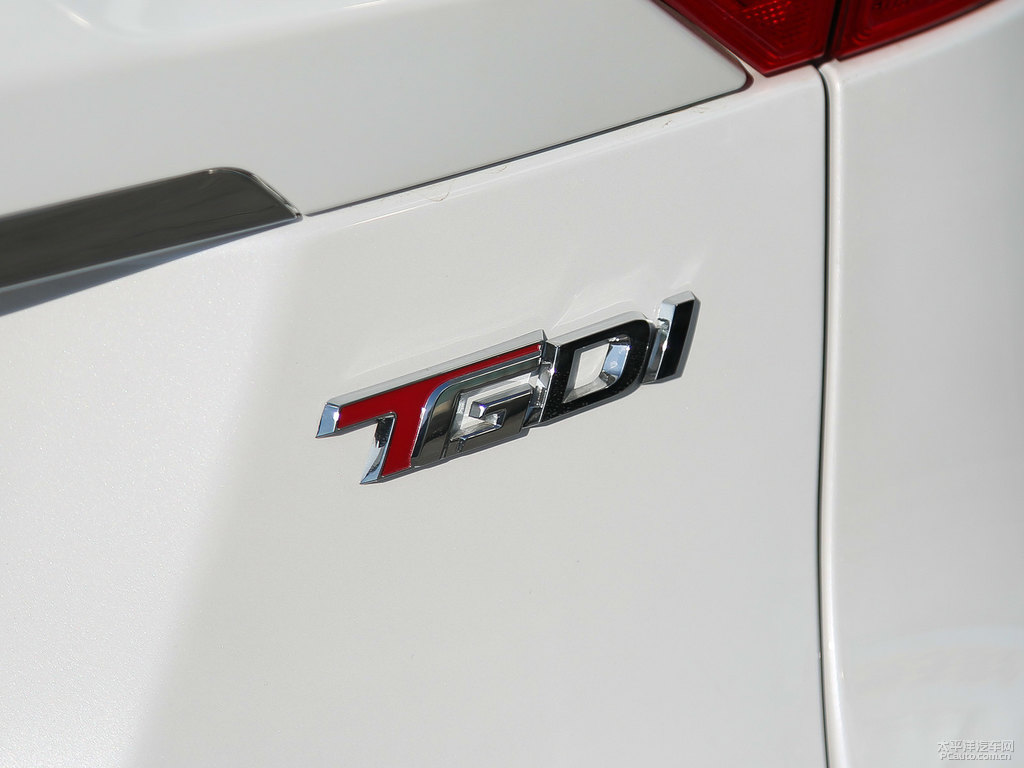 閃光月光白長安CS75車尾外觀圖片