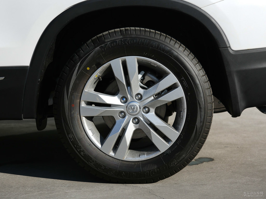 閃光月光白長安CS75車身外觀圖片