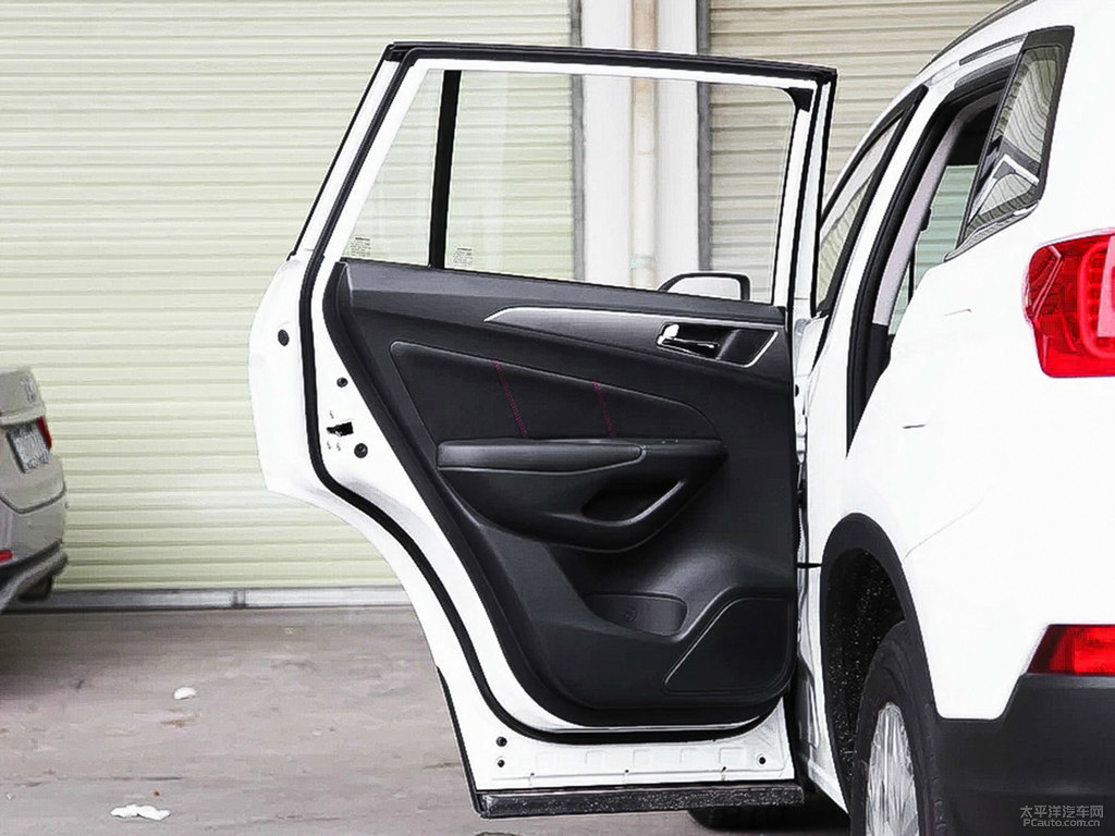 閃光月光白長安CS75車廂內(nèi)飾圖片